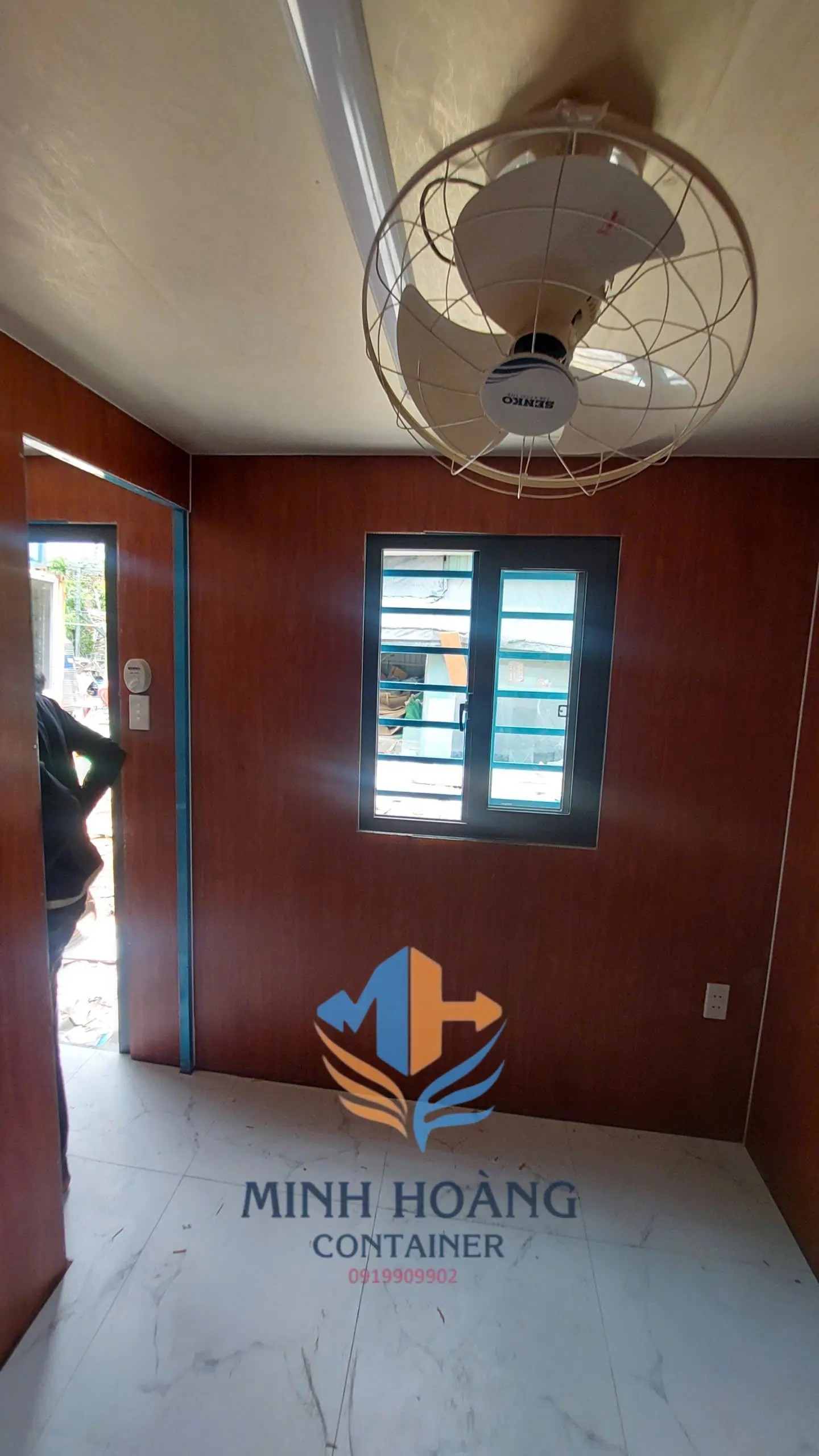 Container Cafe 20 Feet Xanh Dương Chia 2 Phòng + Ốp Gỗ Hiện Đại